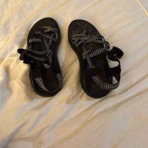 Women’s Chacos, Black Pattern, Size Women’s 9